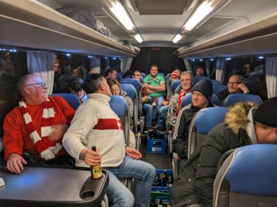 mit Fanclub "13 Hoeslwanger" in der Arena