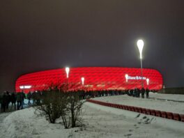 mit Fanclub "13 Hoeslwanger" in der Arena