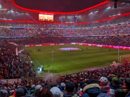 mit Fanclub "13 Hoeslwanger" in der Arena
