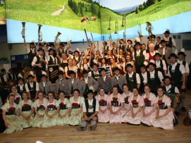 13 Musikantengruß nach Auftritt Grüne Woche Bayernhalle