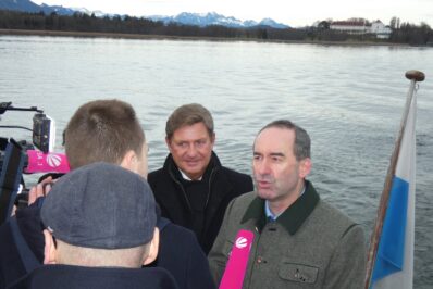 Foto 3 Hubert Aiwanger auf Schiff (4)