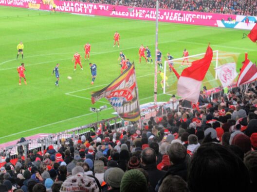 mit Fanclub "13 Hoeslwanger" in der Arena