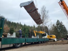 Fischbauchklappe schwebend über Transporter