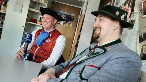 Matthias Wiesheu und Florian Kres bei der Au fzeichnung der Radio-Sendung in BR Heimat