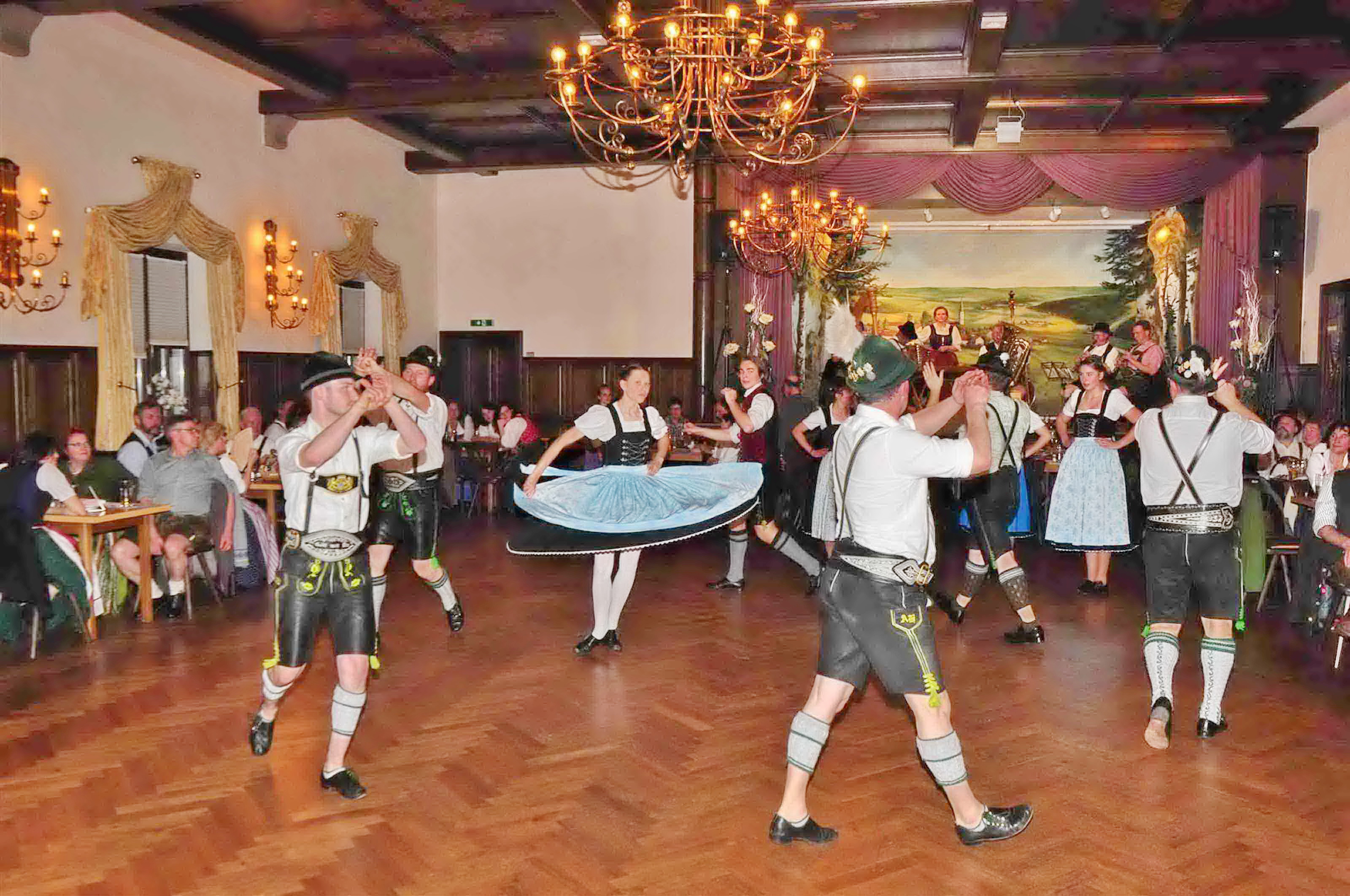 kl-Volkstanz in Pleiskirchen_Plattlereinlagen