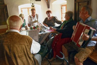 Musizieren im Weißenbachgütl