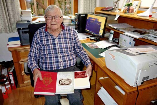 kl-Konrad Breitrainer im Büro 2