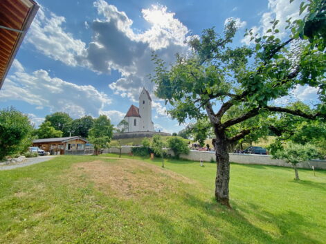 1Blick Kirche und friedhof