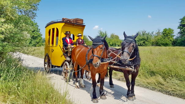 1Postkutscheunterwegs2