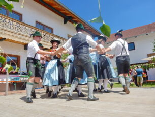 Auftritte der Holzlandler Aktiven beim Vierseithoffest in Englsperg