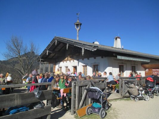 Gipfeltouren und Almenwanderungen im Priental