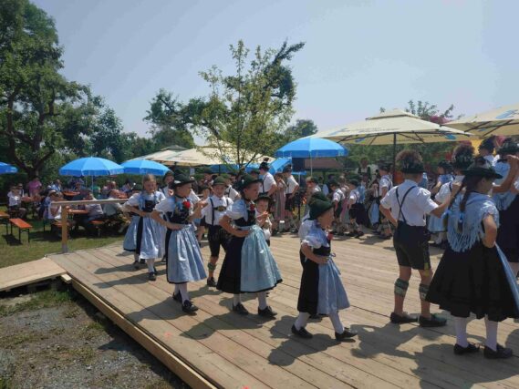 kl-Gartenfest_2023_Bild_1_Trachtenverein_Griesstaett