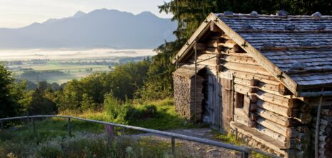 Blick vom Brunnerkaser auf Kloster Schlehdorf, Benediktenwand etc.