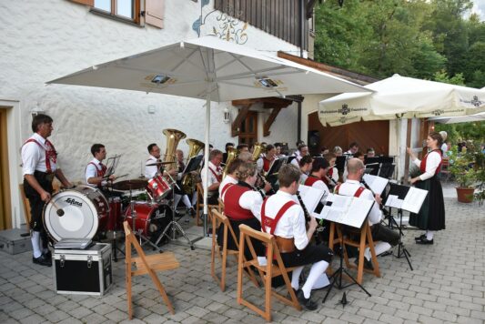 besuch trachtenkapelle riezlern (1)