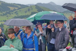 1links Minister Cem Özdimir