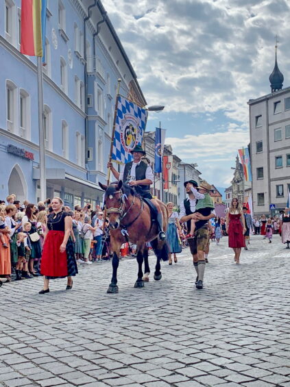 9311e9bc-2cce-48cf-acee-535d9d311a09