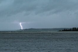 AktNatBeo-230826-ah-34-Blitzeinschlag bei Seebruck 26.8.