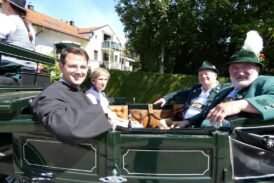 Foto 10 Kusche mit Pfarrer (2)