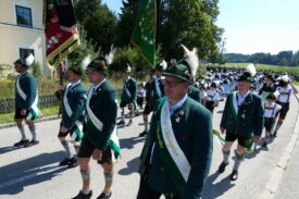 Foto 11 Grabenstätter Trachtler mit 1. Vorstand (3)
