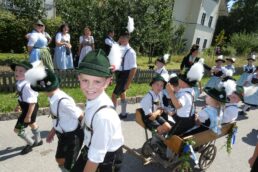 Foto 12 Festzug Grabenstätter Leiterwagerl (3)