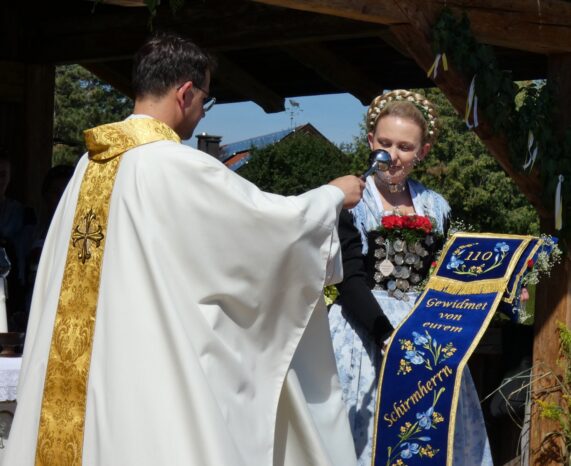 Foto 5 Segnung Fahnenband (1)