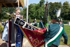 Foto 6 Fahnenband an Fahne geheftet (1)