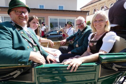 Foto 9 Kutsche mit Bürgermeister (1)