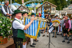 O‘zapft is! Das 162. Rosenheimer Herbstfest ist eröffnet