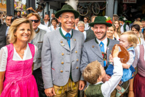 O‘zapft is! Das 162. Rosenheimer Herbstfest ist eröffnet