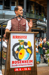 O‘zapft is! Das 162. Rosenheimer Herbstfest ist eröffnet