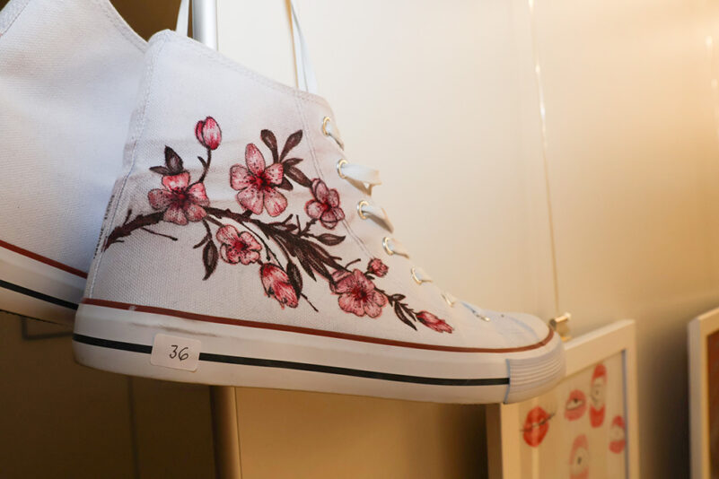 Wanderausstellung Junge Kunst Kinder von Dali bis Picasso_Chucks_Ausstellung_Pfeffer_04.08.23