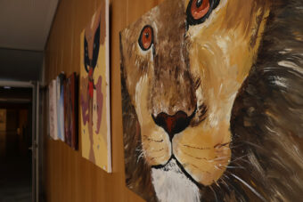Wanderausstellung Junge Kunst Kinder von Dali bis Picasso_Löwe_Ausstellung_Pfeffer_04.08.23