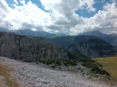 910d1ae7-c24f-4e1d-b43d-d8de1c0cc06c