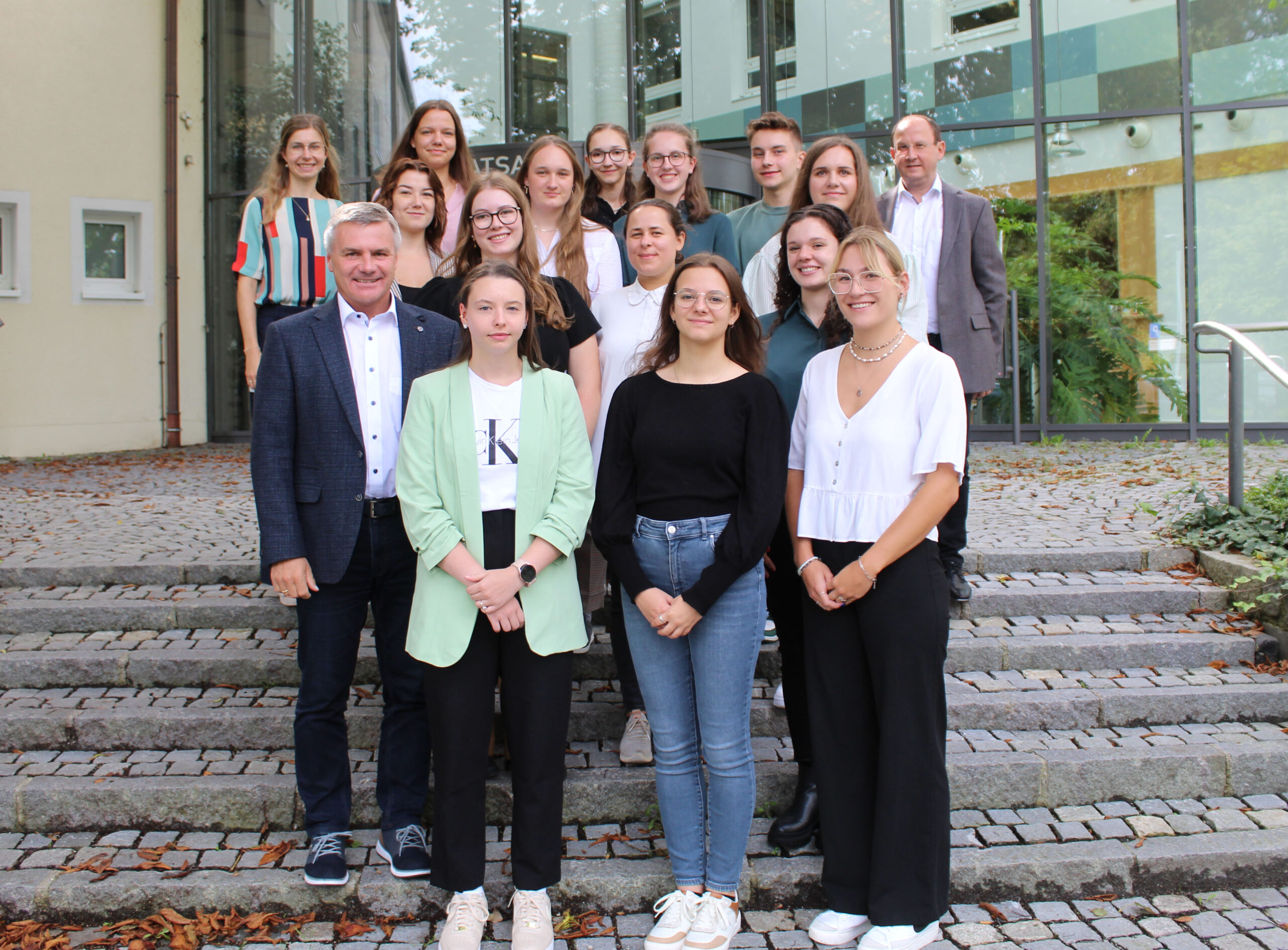 14 Azubis beim LRA Landshut – Samerberger Nachrichten