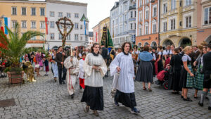 Ernte-Dank-Kirchenzug, Gottesdienst & Festzug zum Herbstfest in Rosenheim
