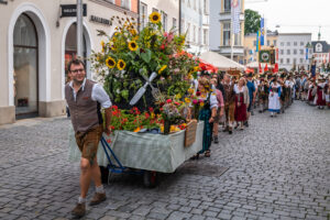 Ernte-Dank-Kirchenzug, Gottesdienst & Festzug zum Herbstfest in Rosenheim