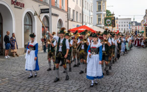 Ernte-Dank-Kirchenzug, Gottesdienst & Festzug zum Herbstfest in Rosenheim