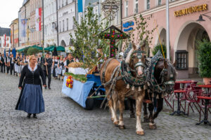 Ernte-Dank-Kirchenzug, Gottesdienst & Festzug zum Herbstfest in Rosenheim