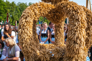 Ernte-Dank-Kirchenzug, Gottesdienst & Festzug zum Herbstfest in Rosenheim