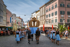 Ernte-Dank-Kirchenzug, Gottesdienst & Festzug zum Herbstfest in Rosenheim