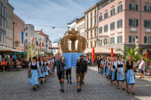 Ernte-Dank-Kirchenzug, Gottesdienst & Festzug zum Herbstfest in Rosenheim