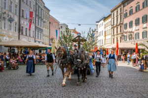 Ernte-Dank-Kirchenzug, Gottesdienst & Festzug zum Herbstfest in Rosenheim