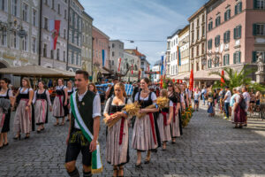 Ernte-Dank-Kirchenzug, Gottesdienst & Festzug zum Herbstfest in Rosenheim