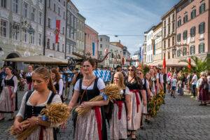 Ernte-Dank-Kirchenzug, Gottesdienst & Festzug zum Herbstfest in Rosenheim