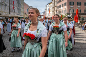 Ernte-Dank-Kirchenzug, Gottesdienst & Festzug zum Herbstfest in Rosenheim