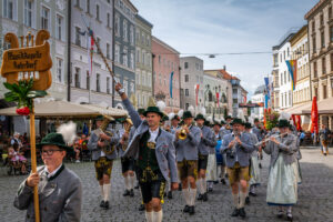 Ernte-Dank-Kirchenzug, Gottesdienst & Festzug zum Herbstfest in Rosenheim