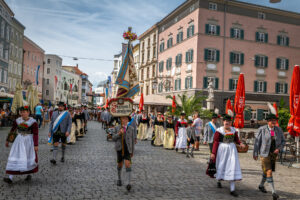 Ernte-Dank-Kirchenzug, Gottesdienst & Festzug zum Herbstfest in Rosenheim