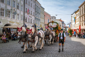 Ernte-Dank-Kirchenzug, Gottesdienst & Festzug zum Herbstfest in Rosenheim