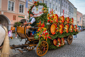 Ernte-Dank-Kirchenzug, Gottesdienst & Festzug zum Herbstfest in Rosenheim