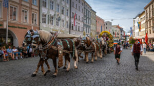 Ernte-Dank-Kirchenzug, Gottesdienst & Festzug zum Herbstfest in Rosenheim